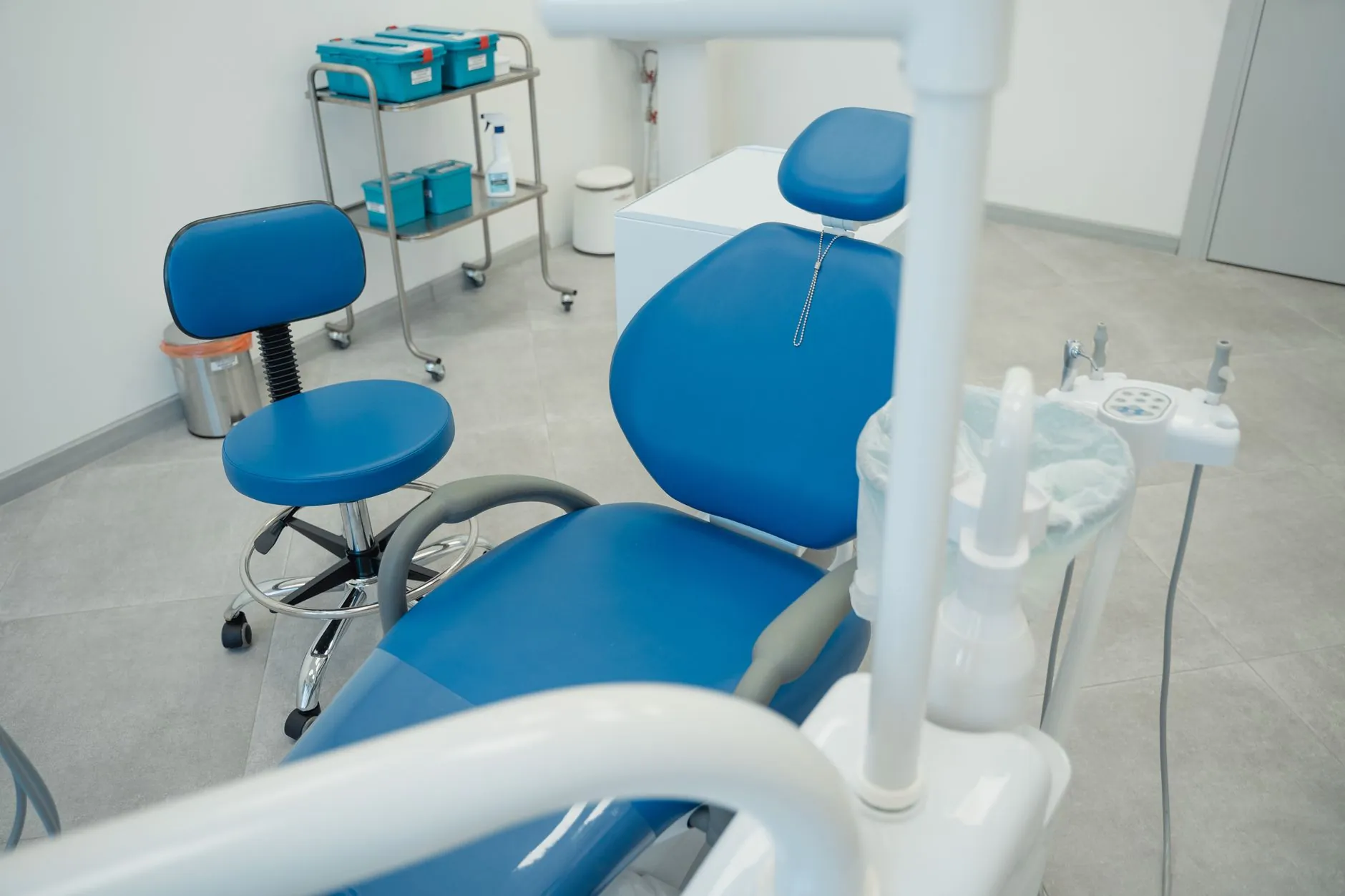 clínica odontológica especializada em implante dentário Goiânia ambiente moderno
