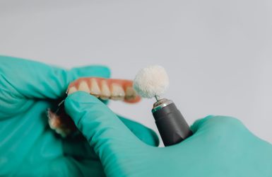 implante-dentario-doi-apos-h2-o-que-acontece-durante-a-cirurgia-de-implante-impl