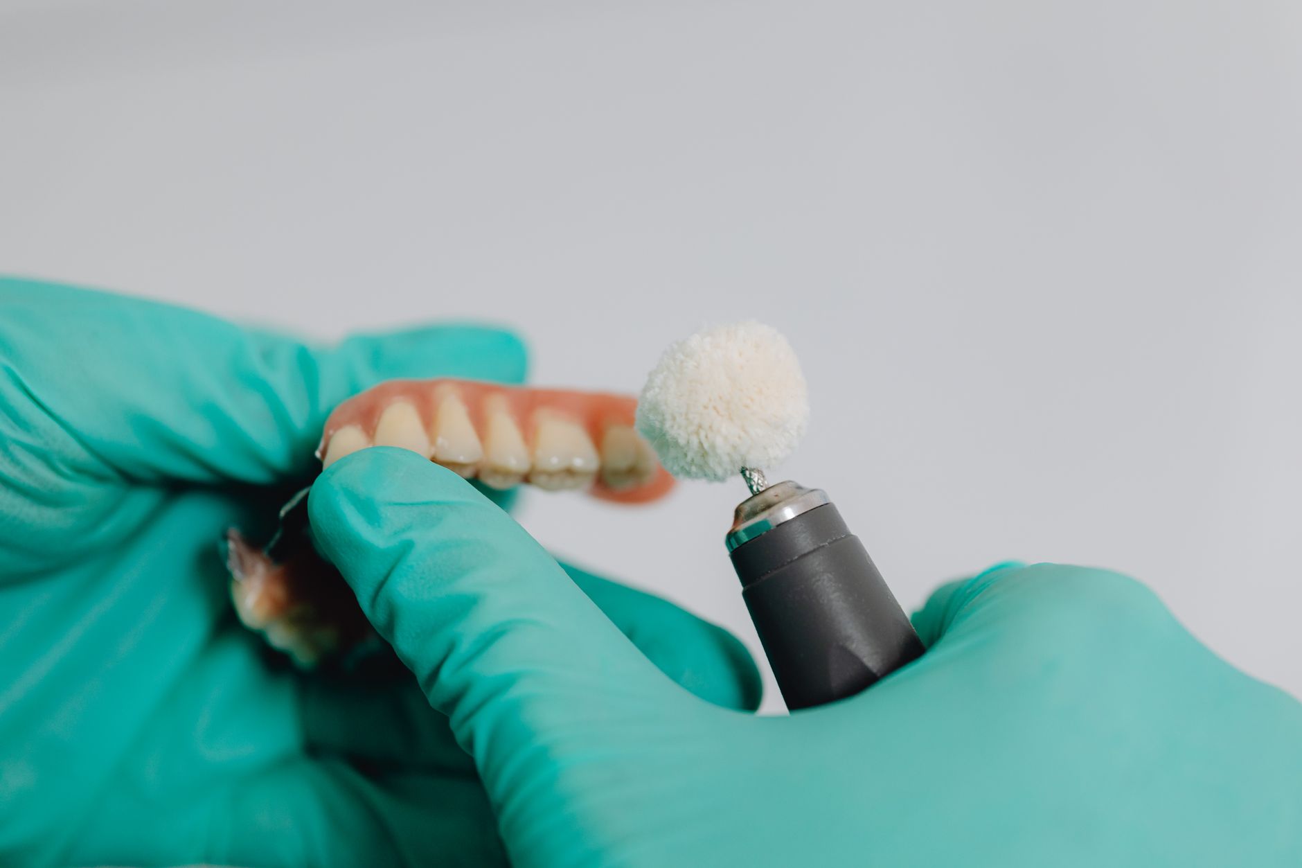 implante-dentario-doi-apos-h2-o-que-acontece-durante-a-cirurgia-de-implante-impl