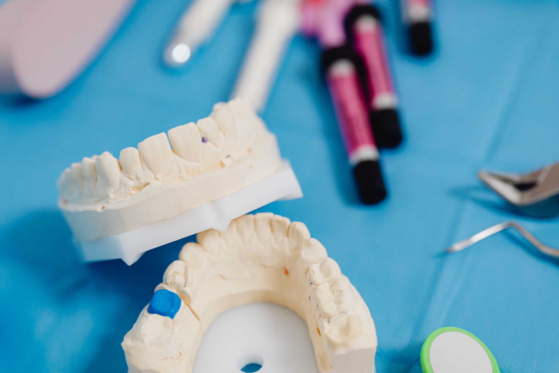 resina-composta-dental-indicacao-duracao-apos-introducao-antes-do-primeiro-h2-re